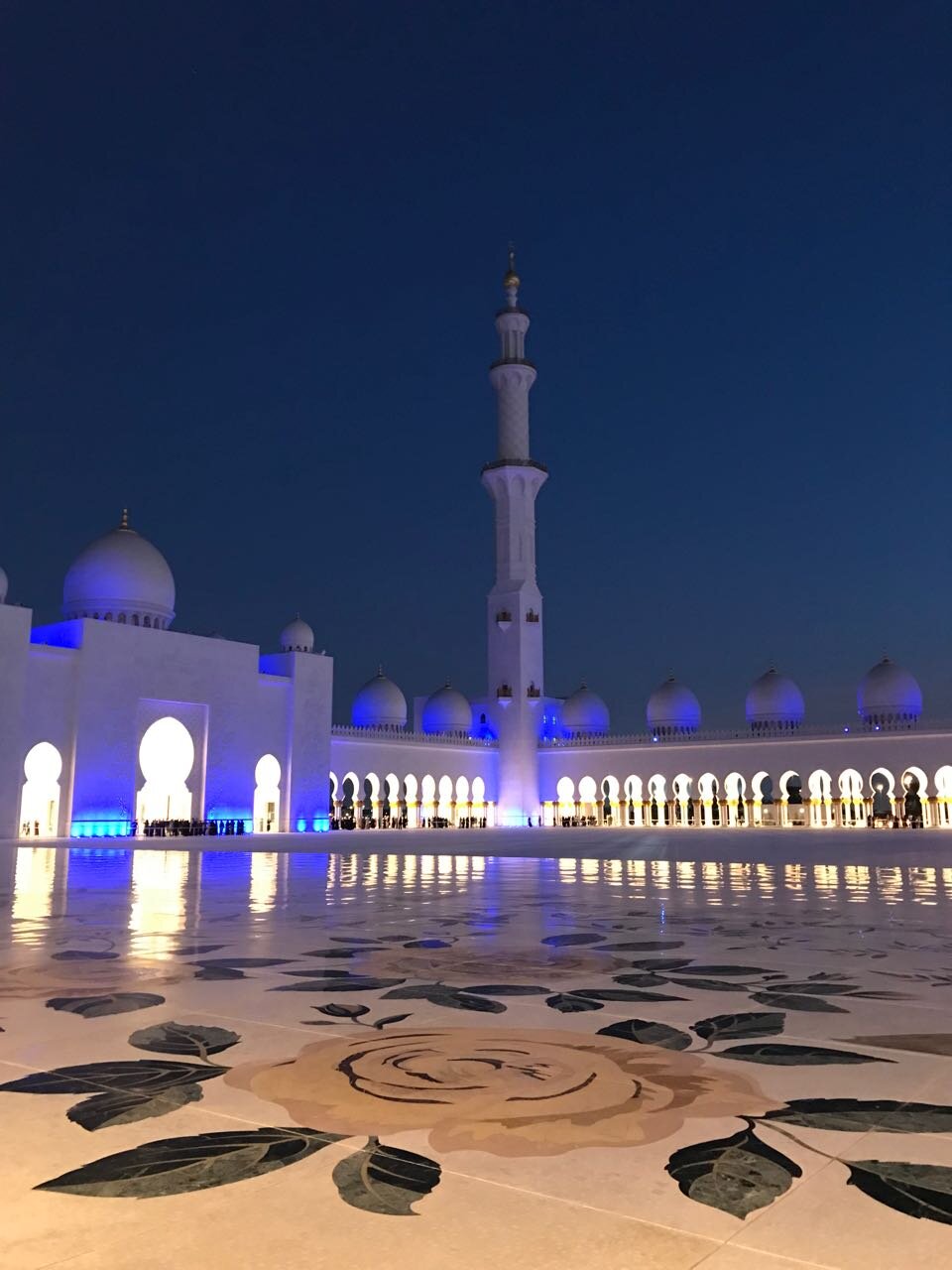 Grand Mosque courtyard at night.jpg