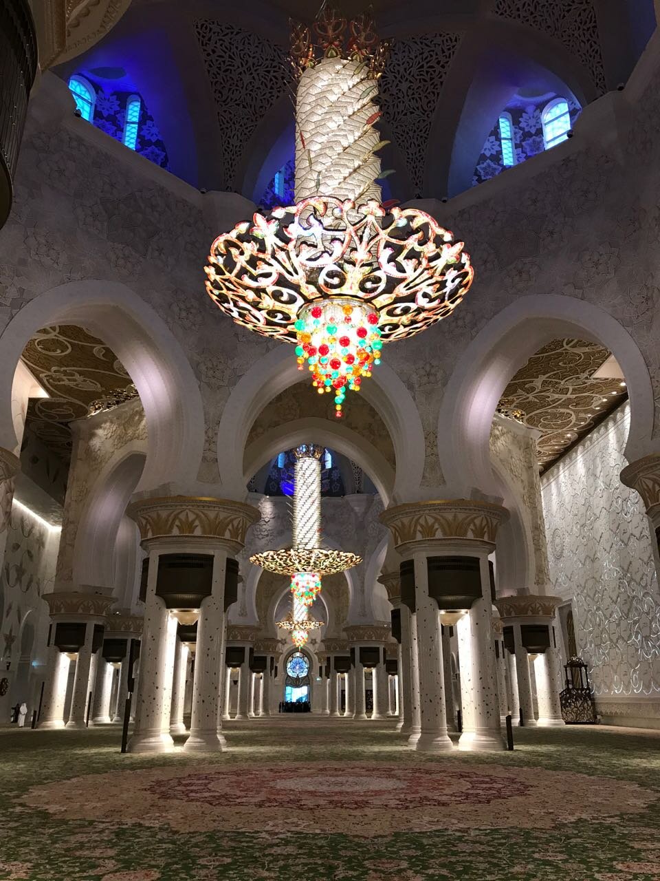Grand mosque chandelier.jpg