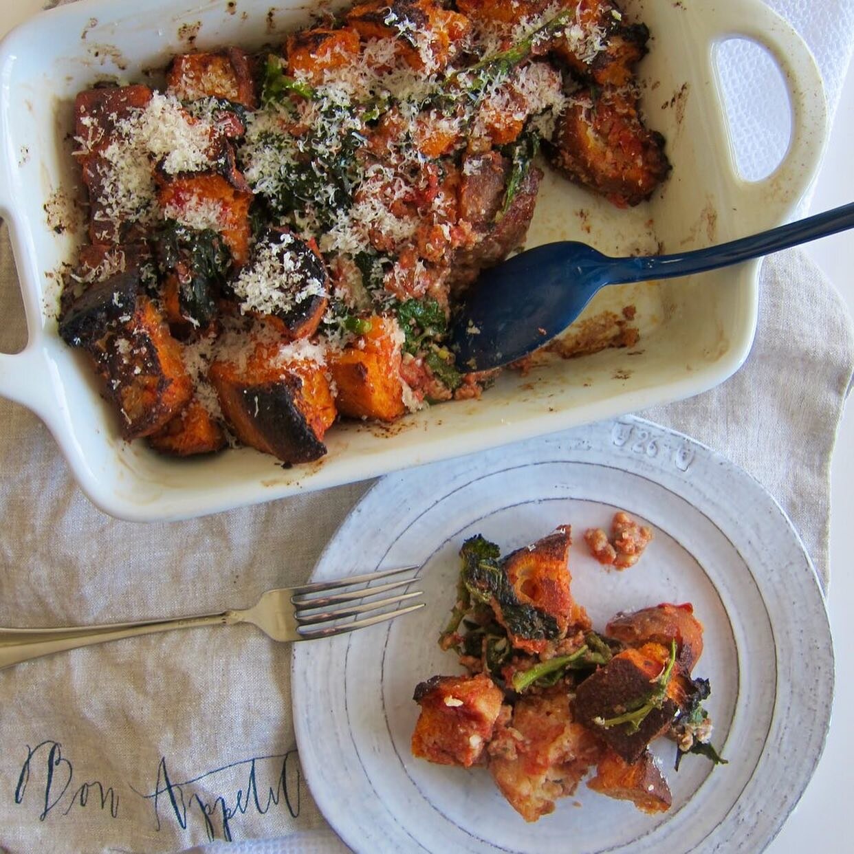 Part 2 of Small Thanksgiving: all the stuff to stuff yourself with! An Italian sausage pasta-inspired stuffing and a vegetarian, spiced wild rice stuffed squash. Everything serves 4-6, gather safely this year! 😷🦃 #thanksgiving #smallthanksgiving #v