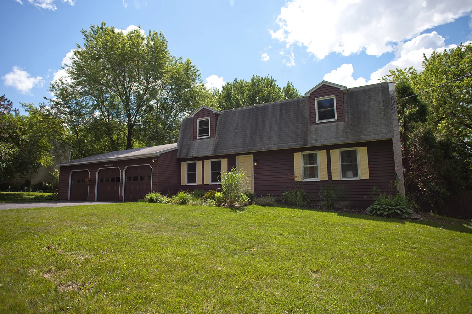 8236 E Seneca Tpke, Manlius - SOLD