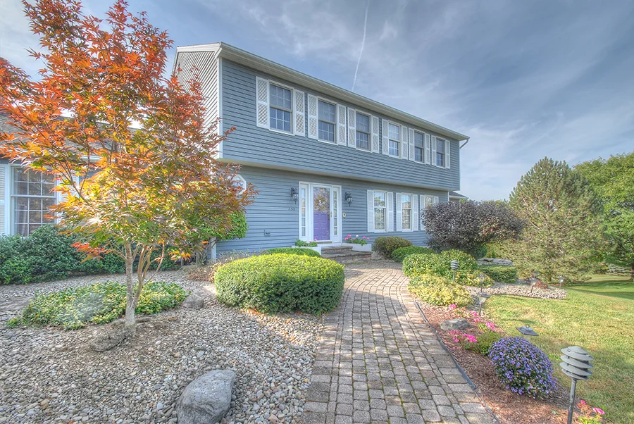 8312 PRESTWICK DR, MANLIUS - SOLD