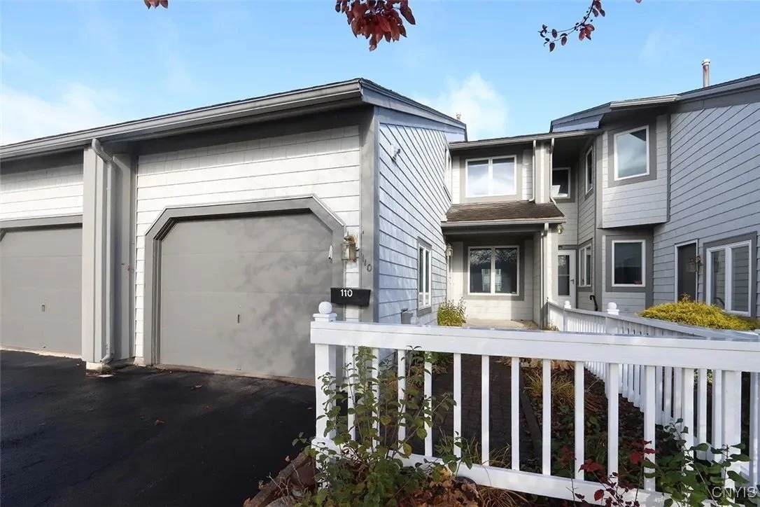 110 Midlake Cir., East Syracuse- SOLD BY Judy Winslow 