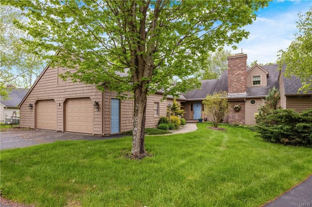 8 Handhewn Way, Manlius - SOLD BY Judy Winslow