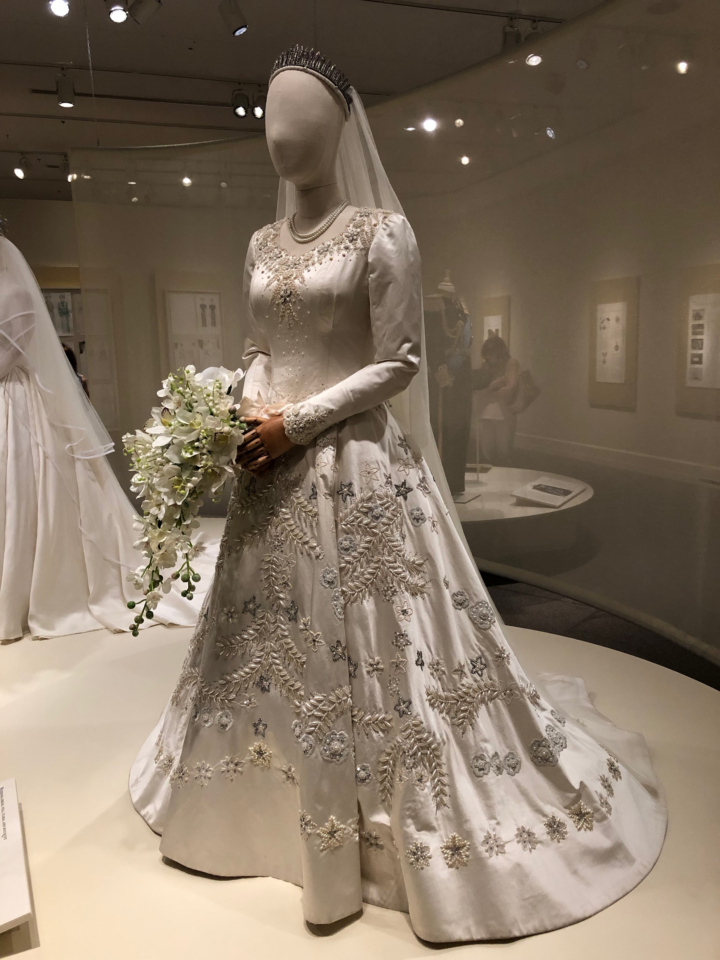 queen elizabeth wedding dress embroidery