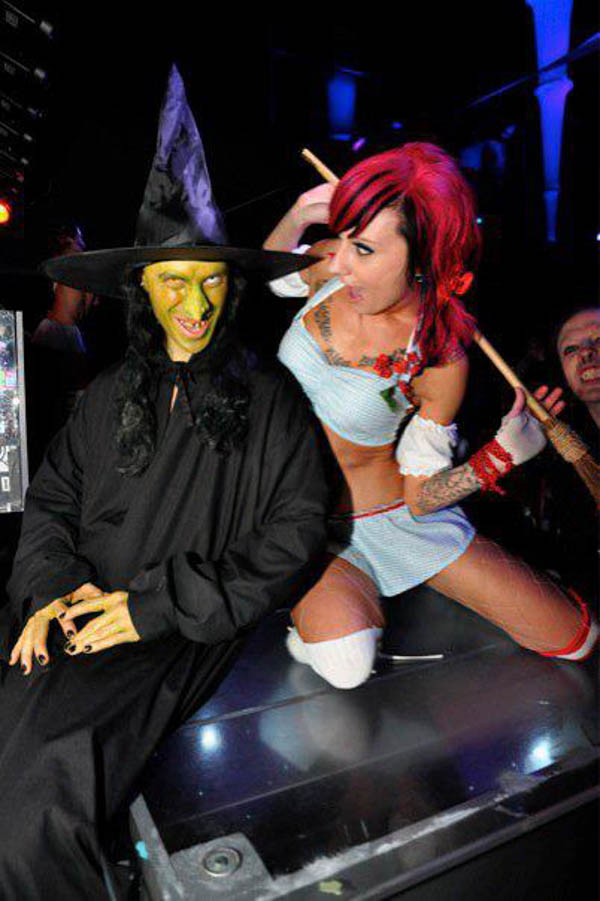 stilts.Witch.Dorothy.EZ.Nate-web.jpg