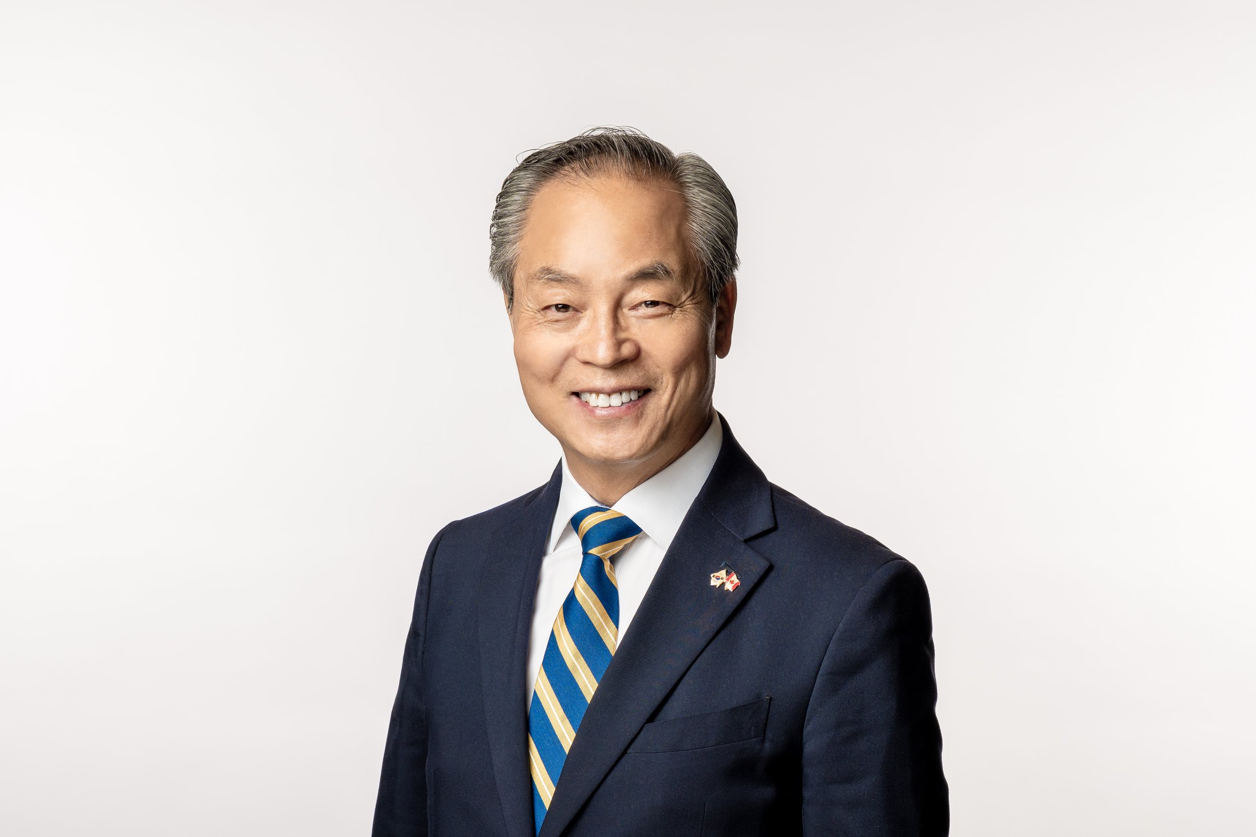  Former Korean ambassador to Canada official portrait for the embassy of Korea in Canada. 