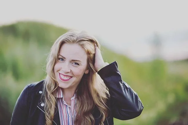 It was AWEsome to hang out with @memoriesbymandysaskatoon and @sonmorphotography They took some promo shots for me and I&rsquo;m diggin&rsquo; the vibe. 😊#photographersshootingphotographers #saskatoonphotographers