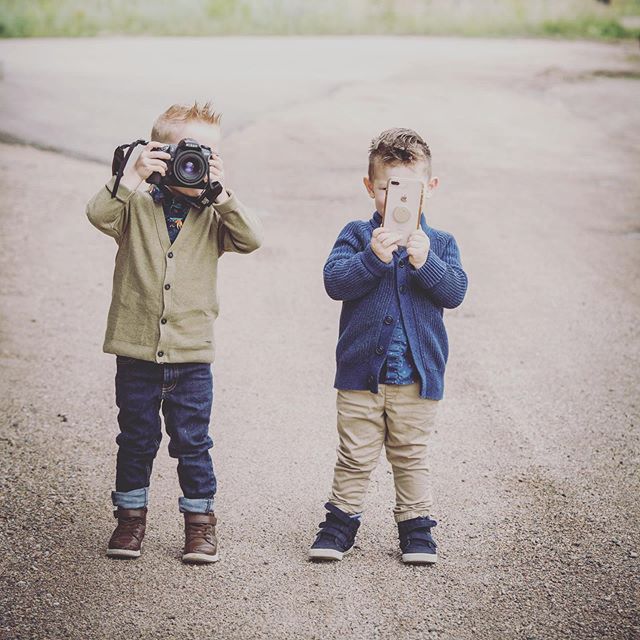 Take your kids to work day. Although it&rsquo;s hardly work. 👌🏻 #mamaphotographer #photographermama #saskatoonphotographer