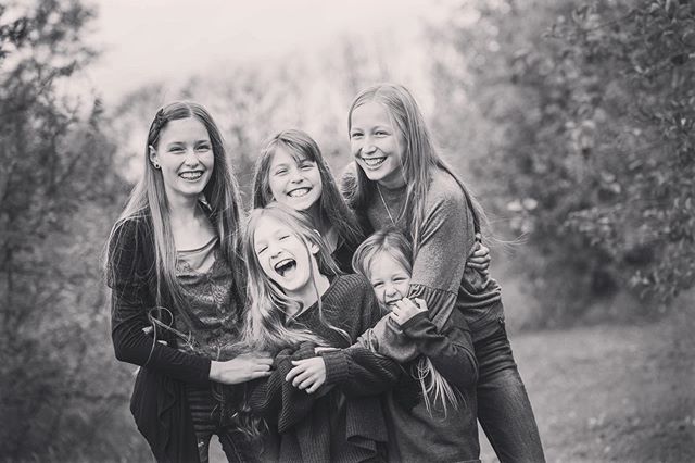 Sisters are the best. #saskatoonphotographer #saskatoonphotographers #lisalandriephotography