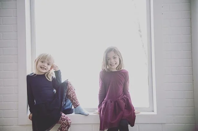 Having one baby is pretty cool.... but twins? Now that&rsquo;s pretty sweet. #saskatoonphotographer #studiophotographer #naturallightphotographer