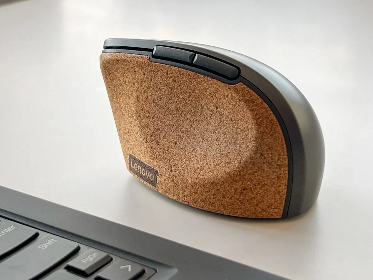 Lenovo_Go_Wireless_Vertical_Mouse.jpg