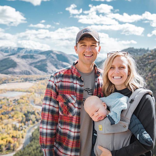 You can tell Judah was stoked about our hike 😂😂 this was a fun little hike leaving from the lodge at Sun Valkey Ski area that takes you up to this neat lookout point. There&rsquo;s a tiny little wood plank area with a bench that was a perfect spot 