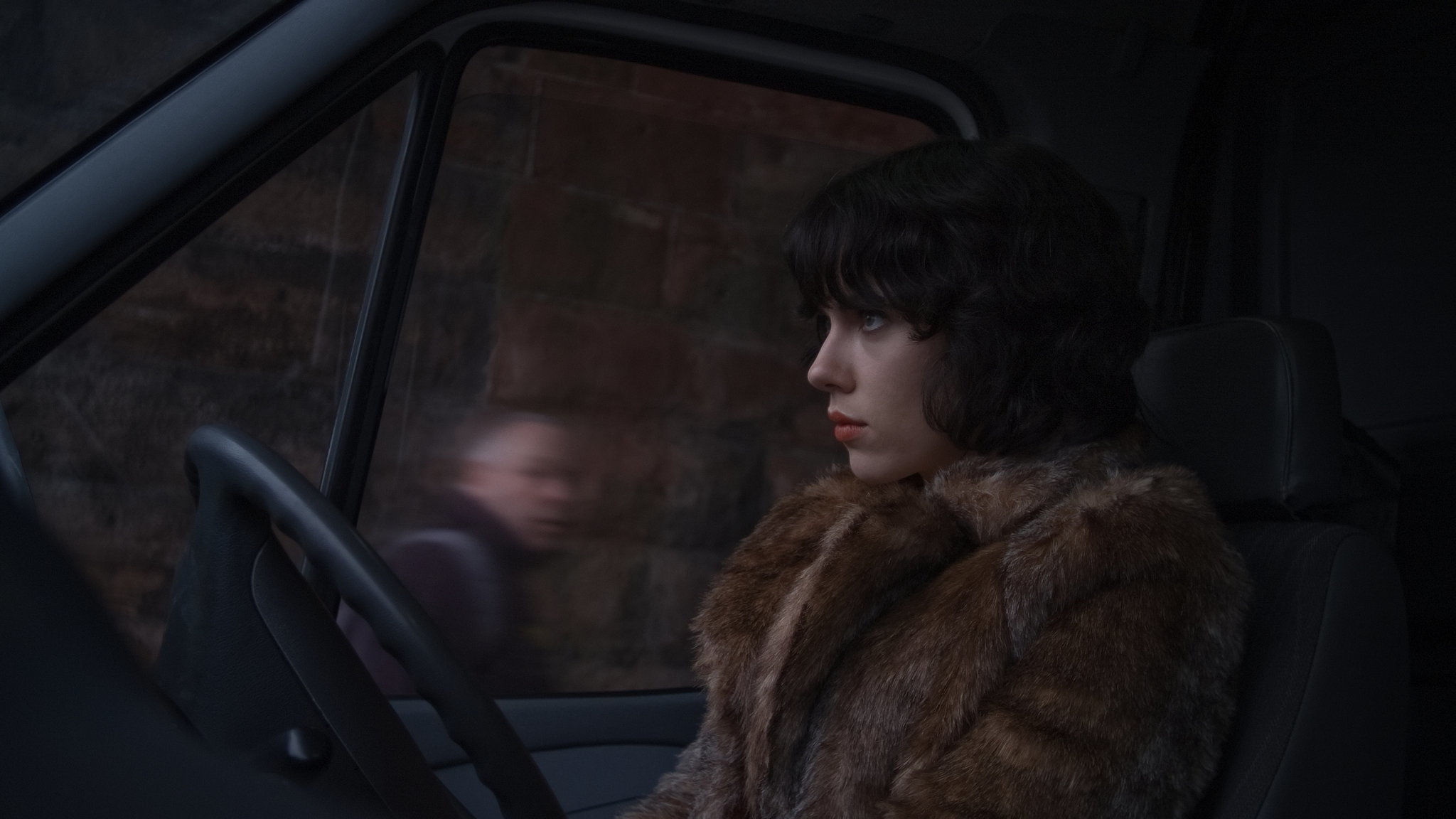 Scarlett macht wildfremde Männer in Glasgow an.
