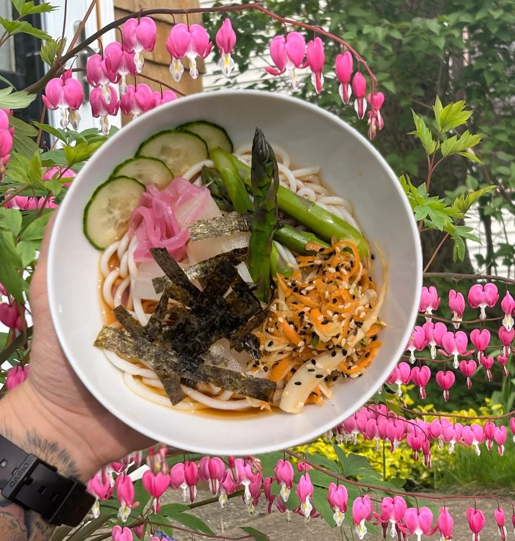 cool off with our refreshing feature bowl!

cold rice noodles served in a tamari broth and topped with daikon, cucumber, asparagus, pickled onion, nori and a carrot ginger slaw

our kitchen is open everyday from 8am-2pm