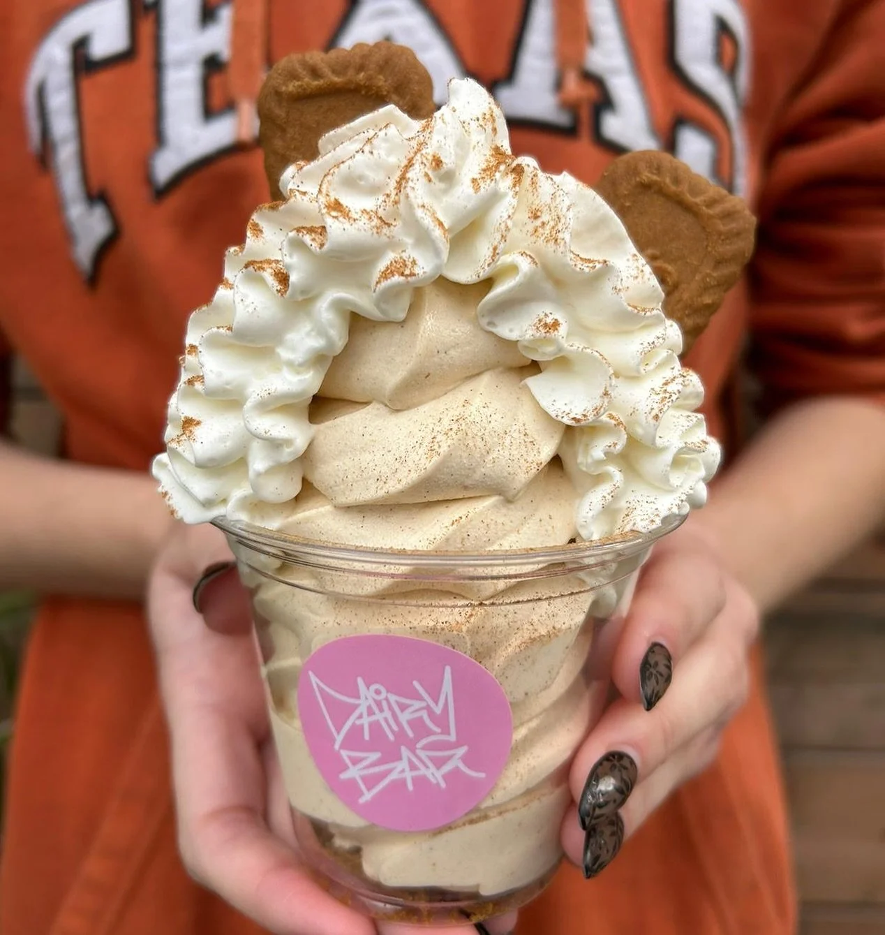 NEW SMALL SUNDAE: PUMPKIN PIE 🥧
-PUMPKIN SOFT SERVE 
-WHIPPED CREAM
-BISCOFF COOKIES
-DASH OF CINNAMON

THE PERFECT DESSERT FOR THANKSGIVING WEEKEND🎃