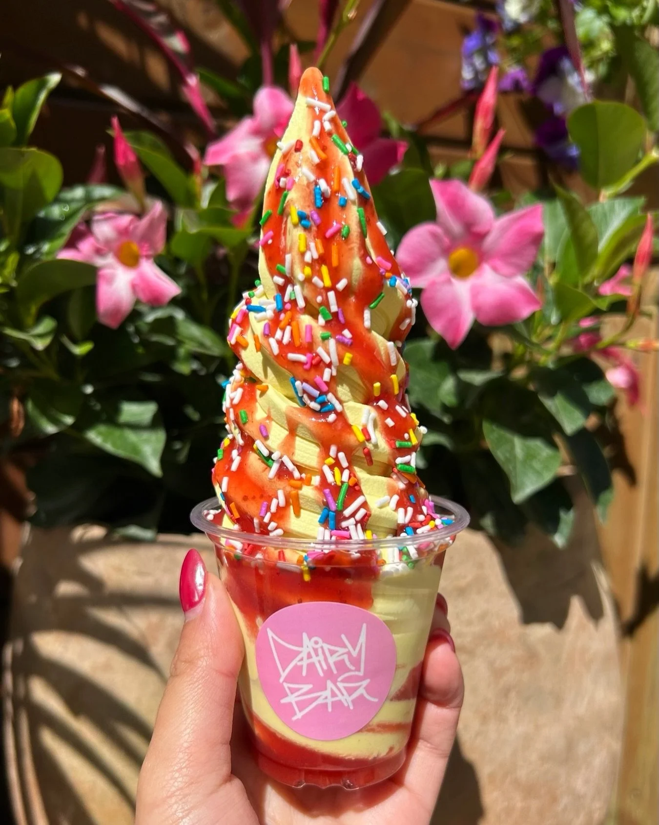 SMALL SUNDAE: TUTTI FRUITTI🍓🍌
-BANANA SOFT SERVE
-STRAWBERRY SAUCE
-RAINBOW SPRINKLES

🎶AWOP-BOP-A-LOO-MOP, ALOP BOM BOM 🎶

OPEN 11-10🐒
