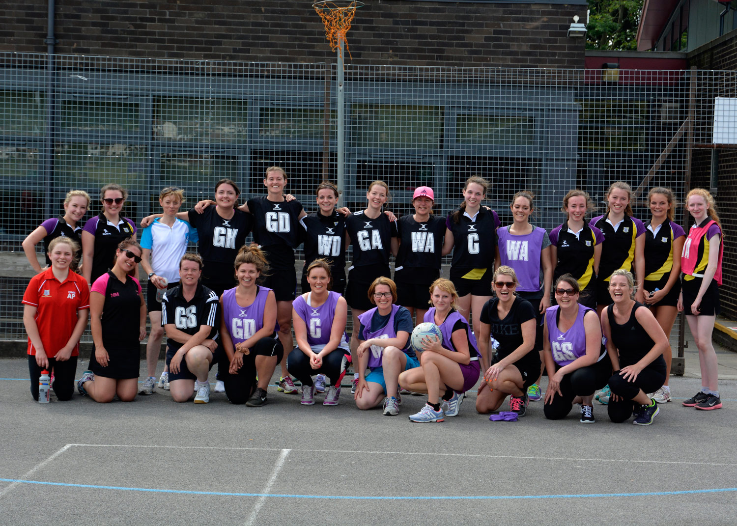 Photo: Netball competitors group photo