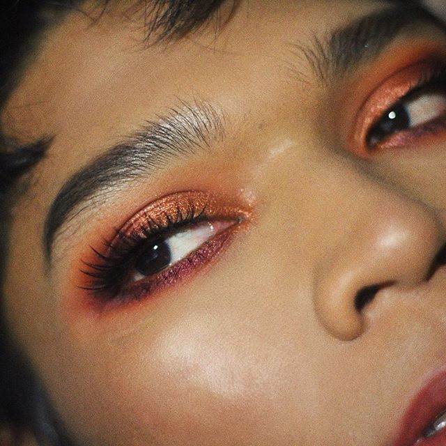 blood-orange inspired eye look🍊 @colourpopcosmetics &quot;white rabbit&quot; and &quot;static&quot; are such an elegant warm combo!! paired with &quot;papaya&quot; and &quot;hookah&quot; mattes from @suvabeauty
&mdash;
ALSO colourpop shadows are not