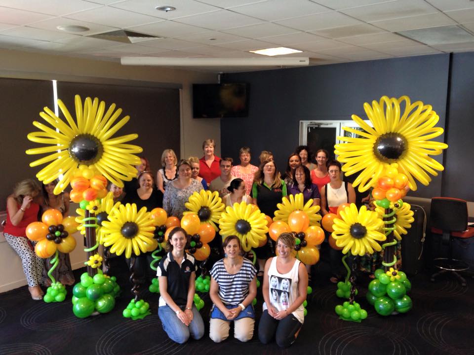 Our garden themed session was taught in 3 groups all of varying abilities. Group 1 Advanced: Large Floor Standing Sunflower Group 2 Intermediate: Buffet Table Sunflower Group 3 Beginner: Table Centrepiece Bloom