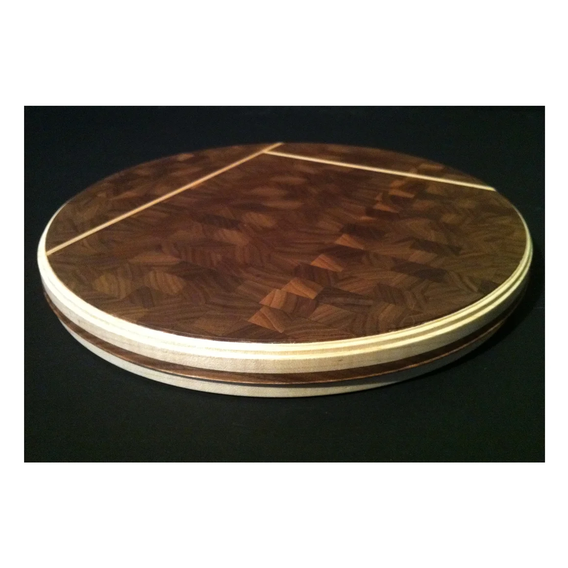 &nbsp; &nbsp; &nbsp; &nbsp; &nbsp; &nbsp; &nbsp;End-grain Cutting Board