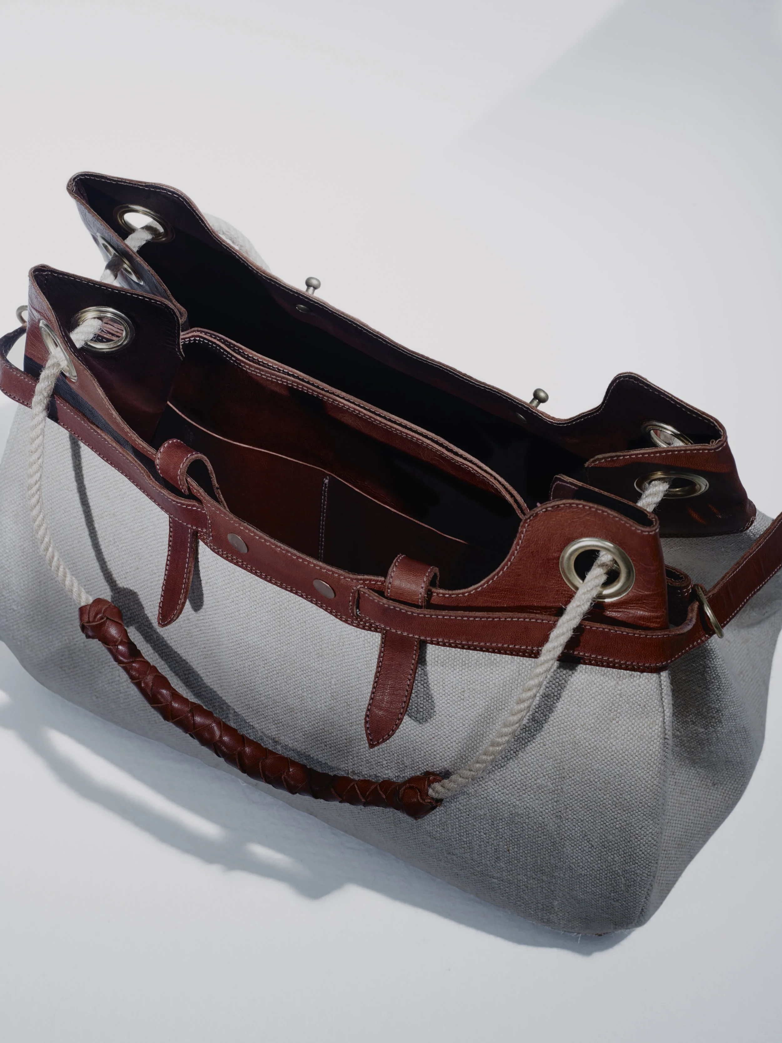 20150604_Handbag_WhiteDetail-01.jpg
