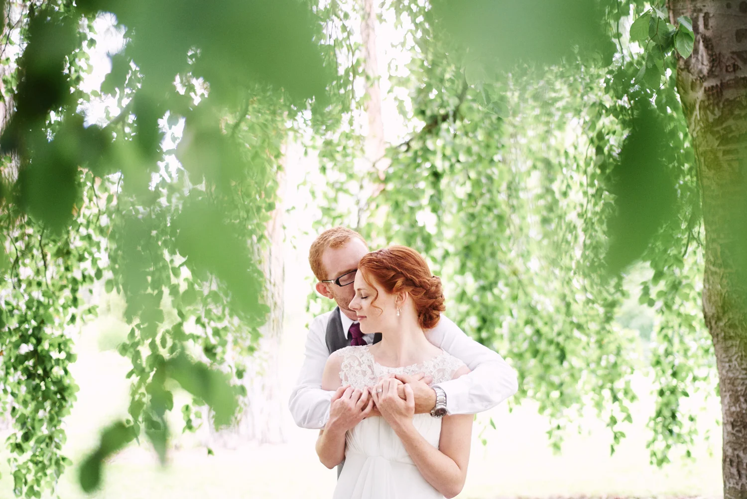 romantic-wedding-couple-photo-under-the-trees.jpg