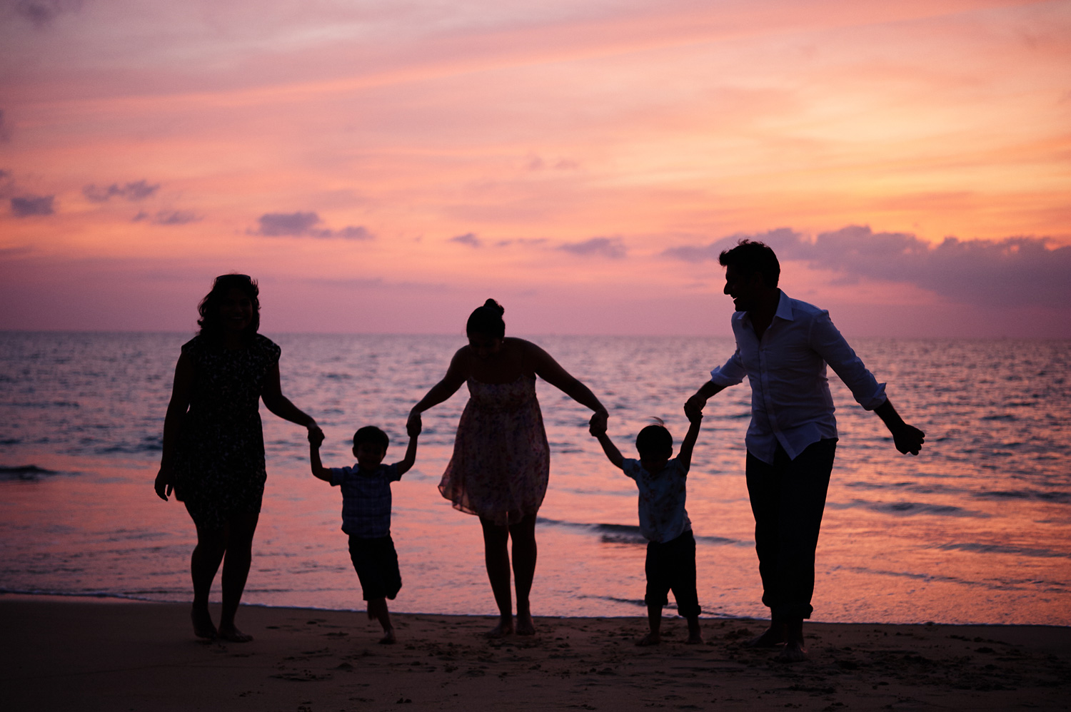 family-portraits-destination-wedding-in-thailand.jpg