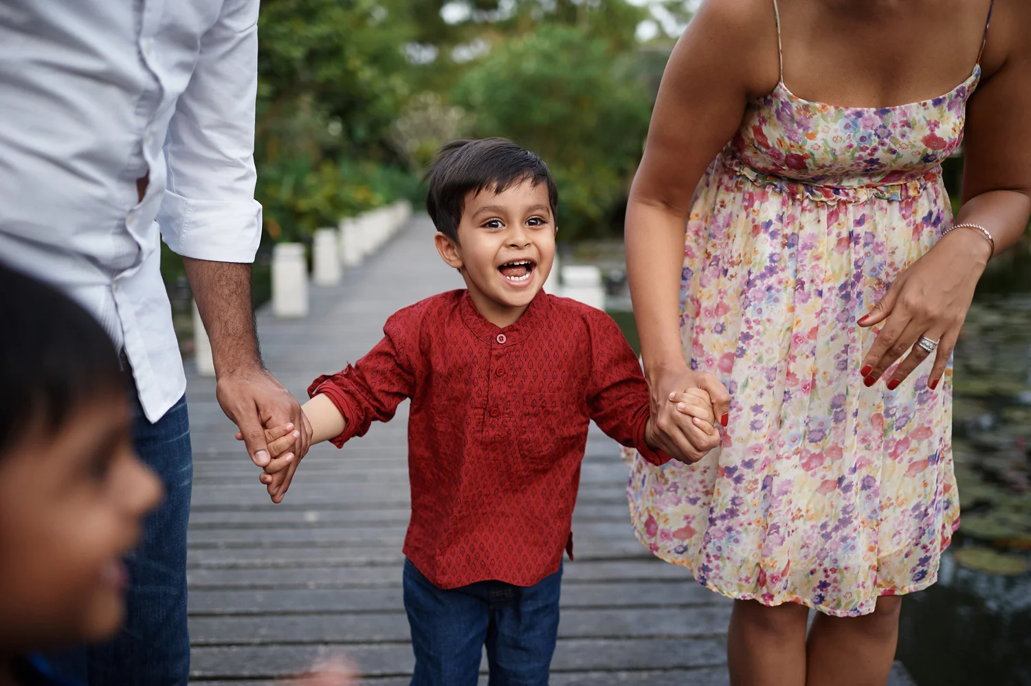 little-boy-with-his-mom-and-dad.jpg