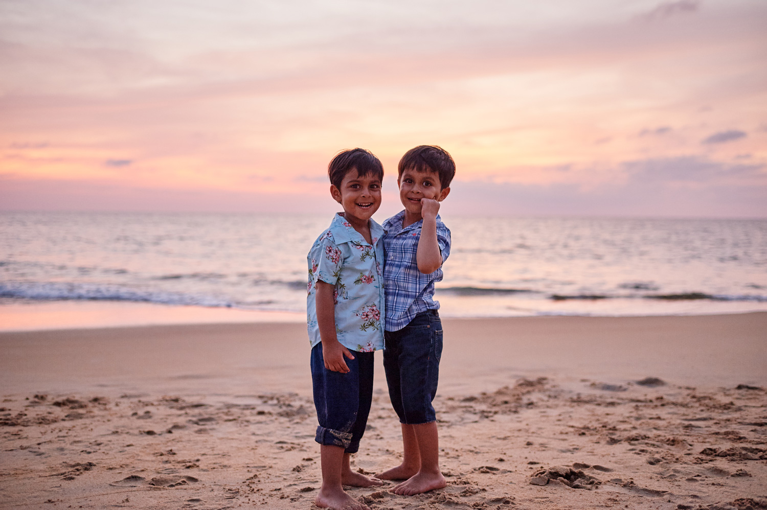 two-brothers-on-the-beach-family-photo-session.jpg