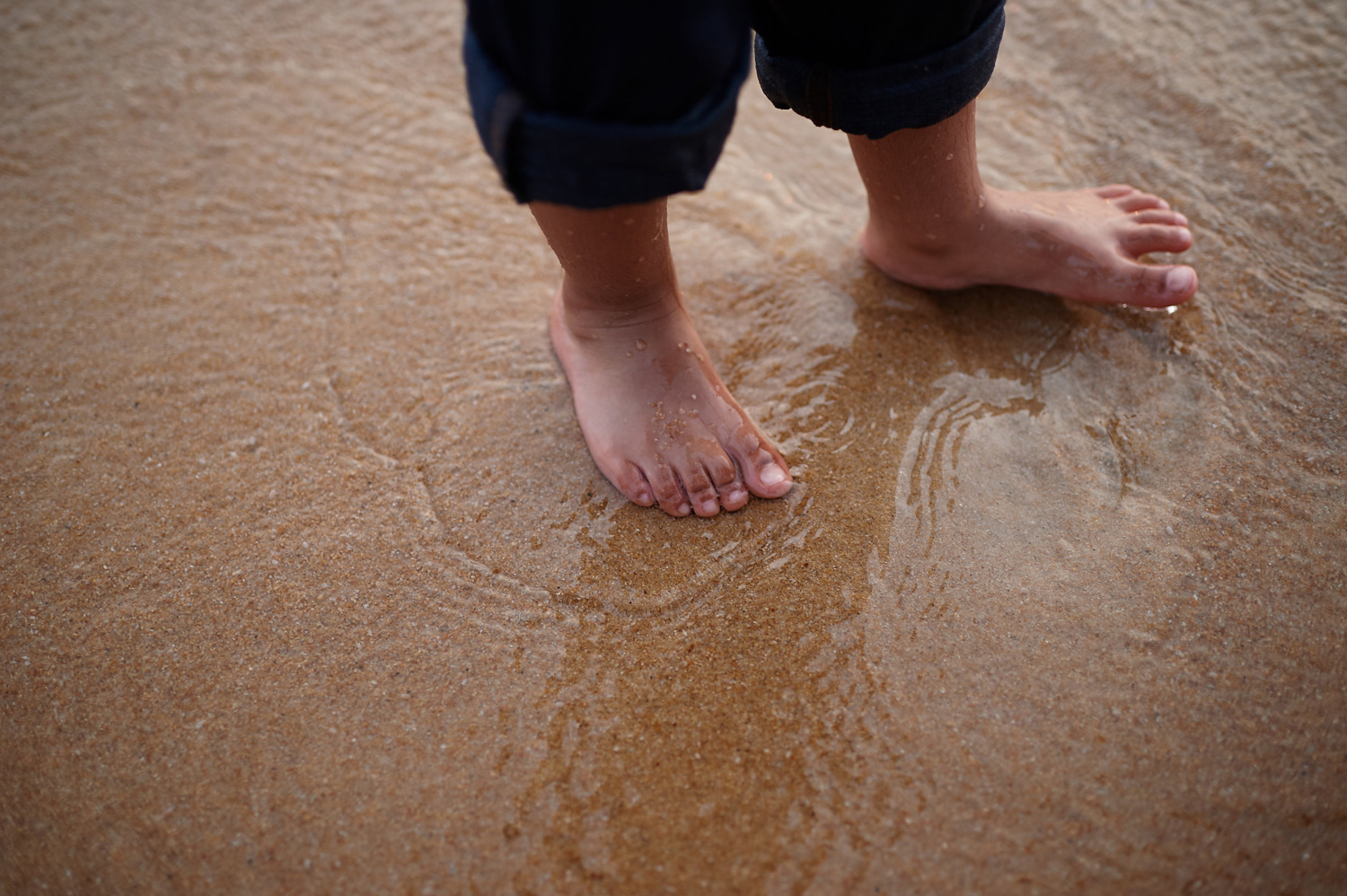 sandy-feet-in-thailand-family-session.jpg