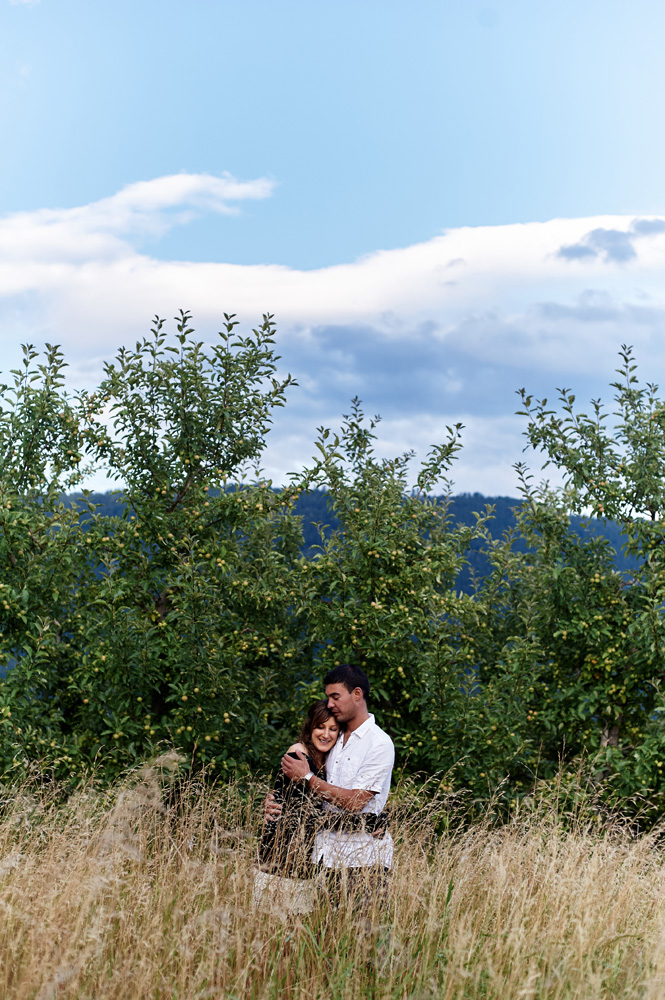 engaged-couple-in-an-apple-orchard-in-the-okanagan.jpg