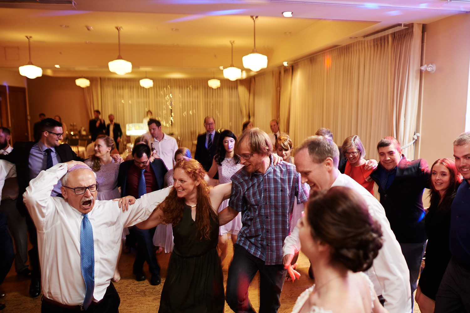 wedding-guests-dancing-at-the-hotel-eldorado-in-kelowna.jpg