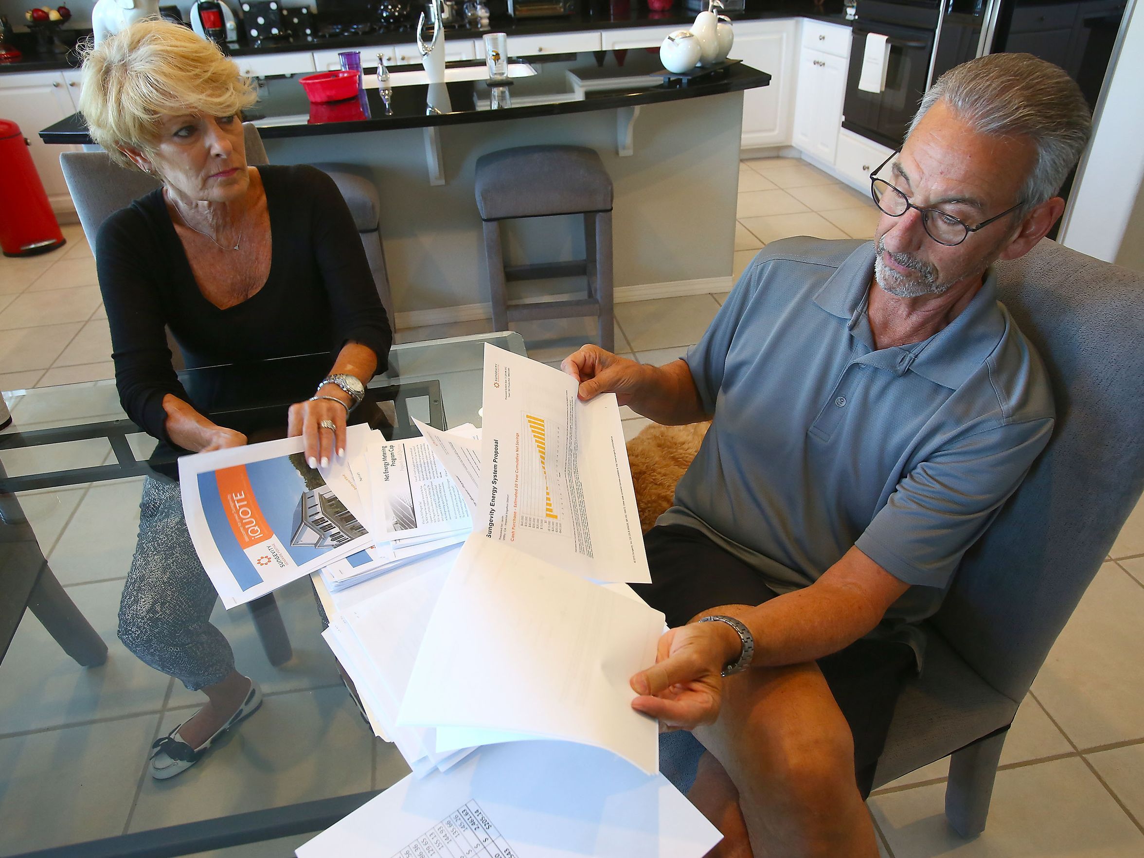 La Quinta residents Bob and Arlene Livon talk about the problems they’ve had trying to go solar as customers of the IID on May 9, 2016. (Photo: Jay Calderon/The Desert Sun)