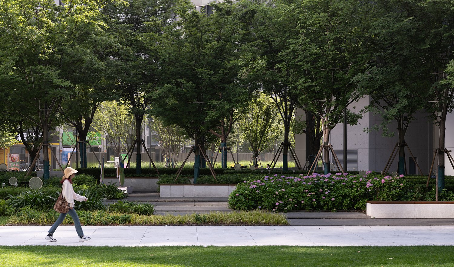 LOF_CentralPlaza08.jpg