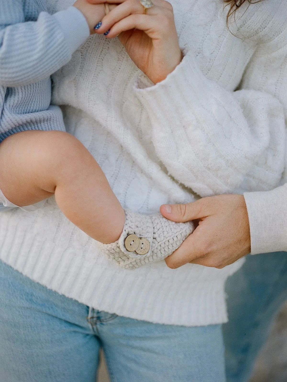 Watching this family grow 🥹 
.
Lomo 800
@thefindlab 
@thearchetypeprocess 
.
.
.
#ocfamilyphotographer #ocphotographer #ocportraitphotographer #ocweddingphotographer