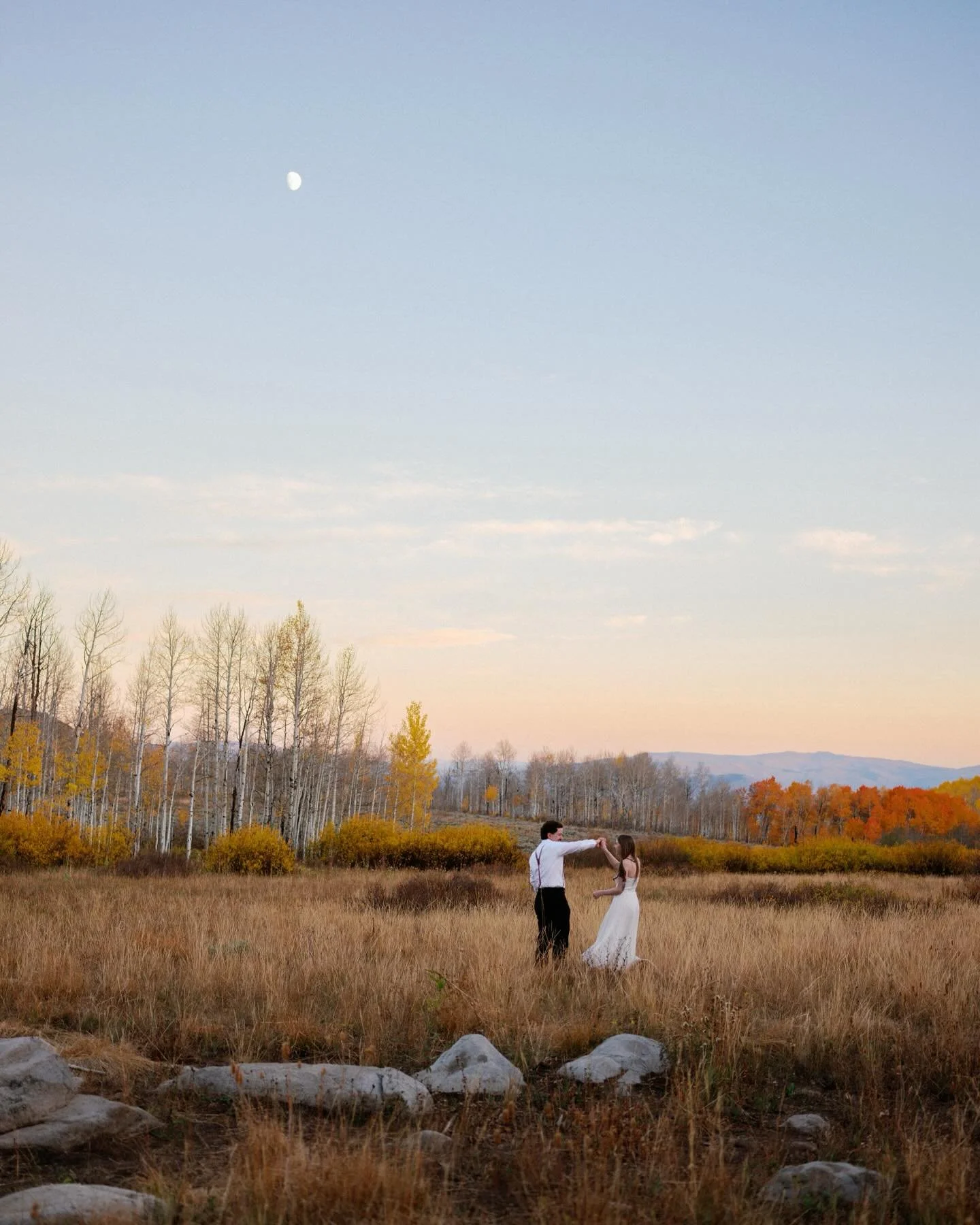 Delivered the gallery for this sweet elopement 🥹
.
.
Second 📷 @amyelizabeth.photo 
@thefindlab 
.
.
.
.
#elopementphotography #elopementweddingphotographer #adventureinstead #utahweddingphotographer #parkcityweddingphotographer #slcweddingphotograp