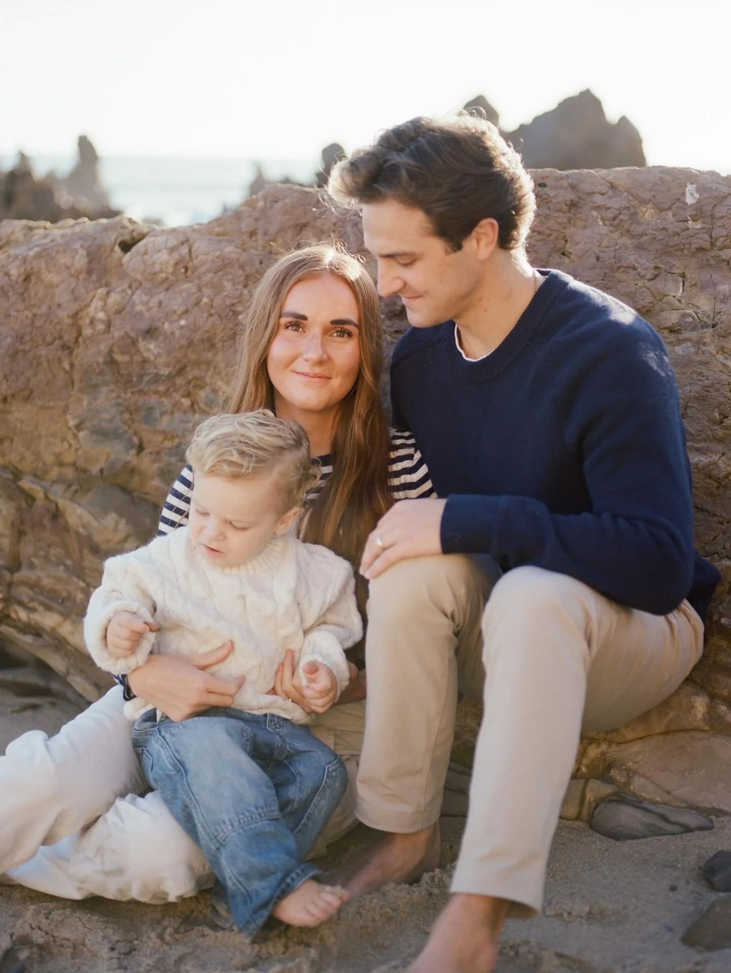 I tore my rotator cuff climbing so I&rsquo;m going to post this picture to bring some joy into my life 😆😭
.
.
@thefindlab 
Portra 400
.
.
.
#ocfamilyphotographer #lafamilyphotographer #socalfamilyphotographer