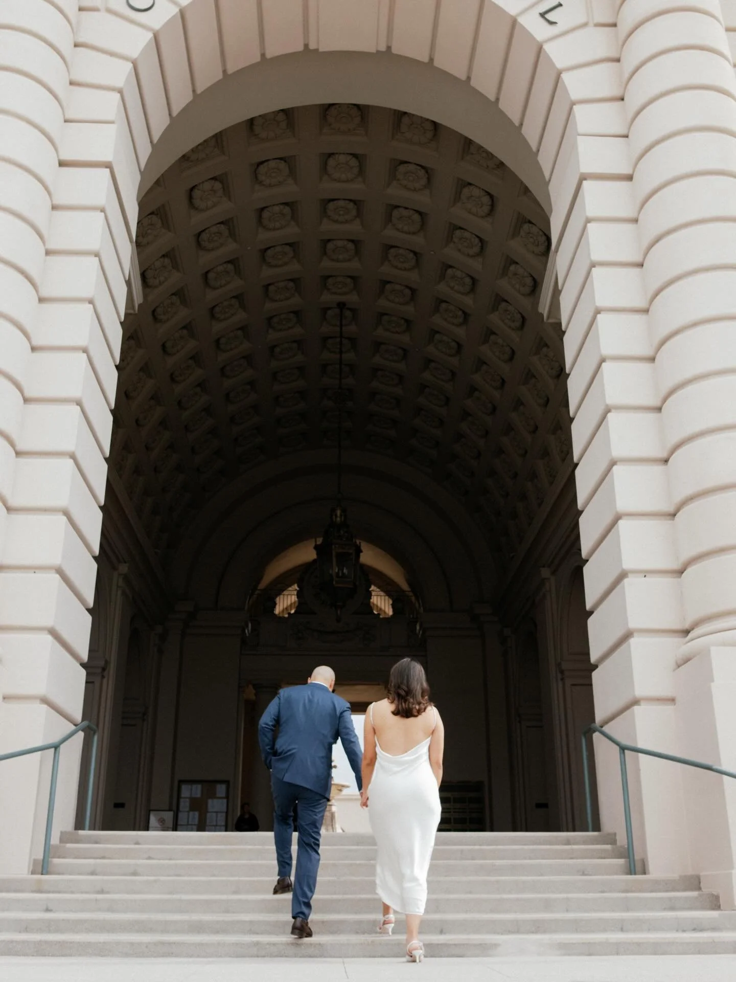 3 questions you should be asking your photographer during consultation calls:
.
1. What is your process and approach to a wedding day? 
.
2. Are the full resolution edited images included in your package or do we need to pay for them separately?
.
3.