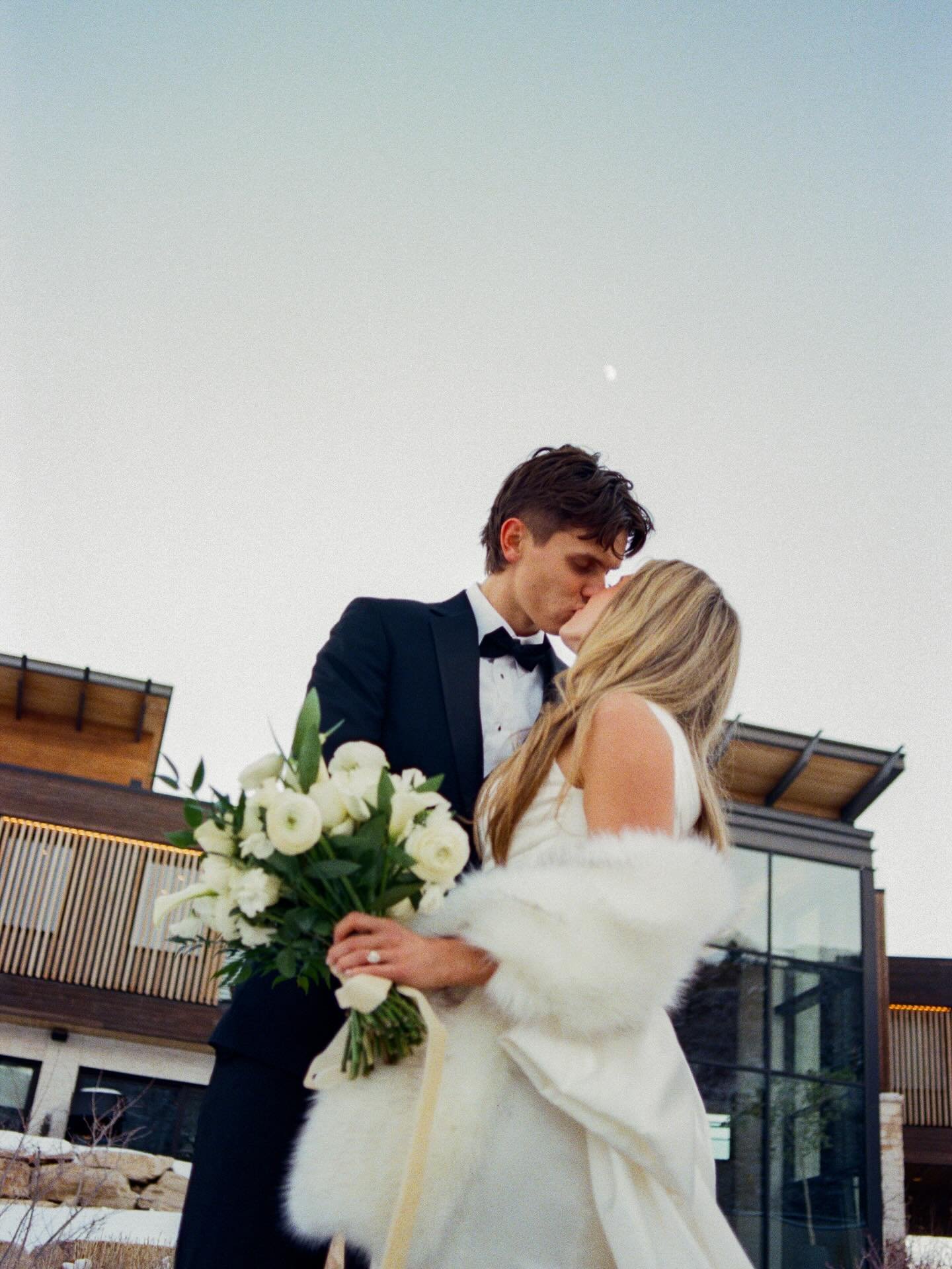 Scenes from blue sky ranch shot on film for @shannonelizabeths 
.
.
Developed @thefindlab 
.
.
#parkcitywedding #parkcityweddingphotographer #slcweddingphotographer #rockymountainbride #utahweddingphotographer