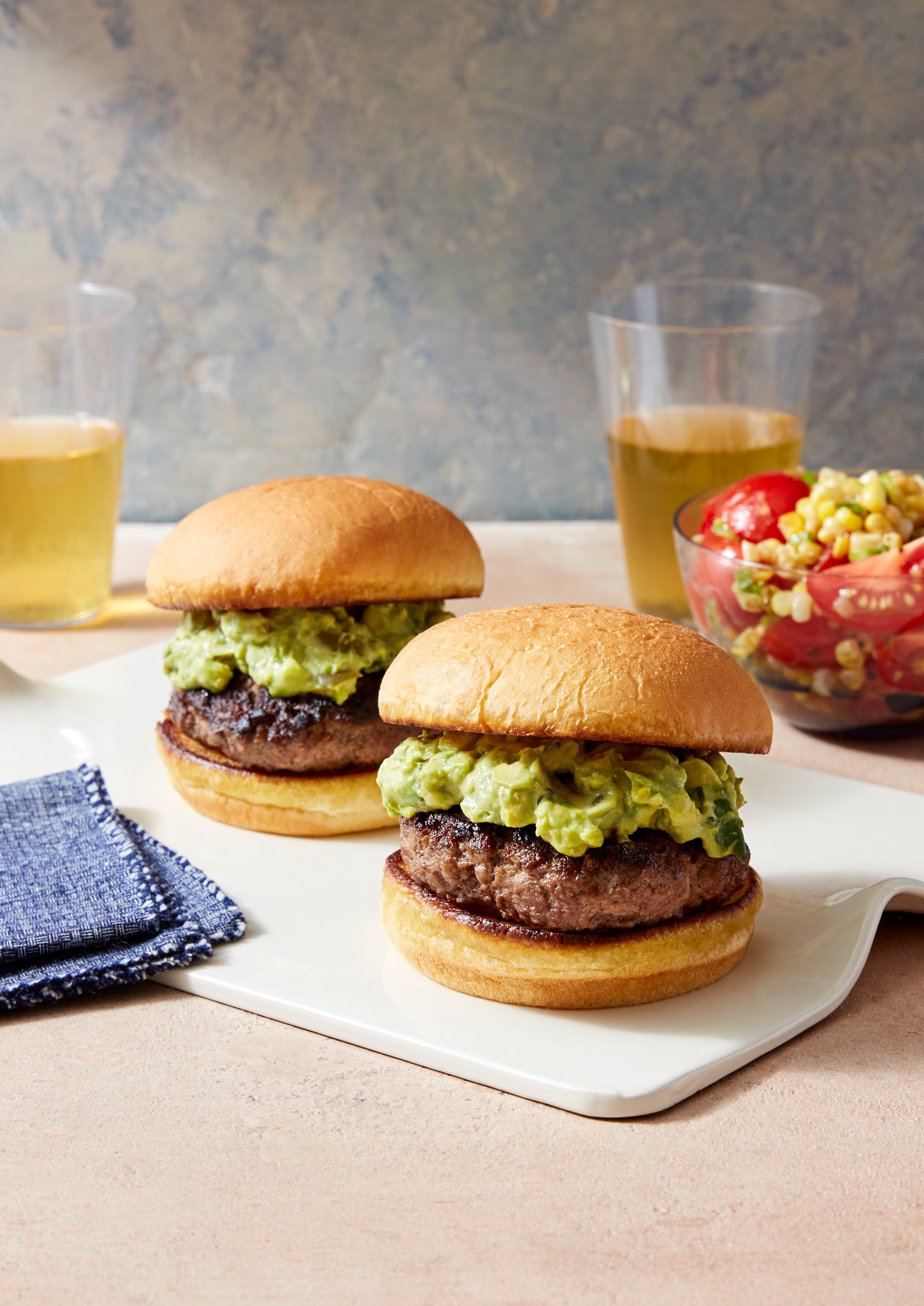 911_2PRE08_Guac-Burgers_79686.jpg