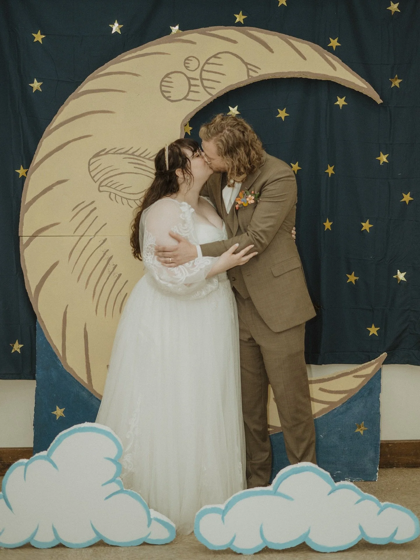Sammi &amp; Sam&rsquo;s summer camp wedding is on the blog! Link in bio! 

And happy early anniversary! 

&bull;
&bull;
&bull;
#stlphotographer #stlouisweddingphotographer #stlouisweddings #summercamp #stlwedding #stlweddingphotographer #weddinginspi