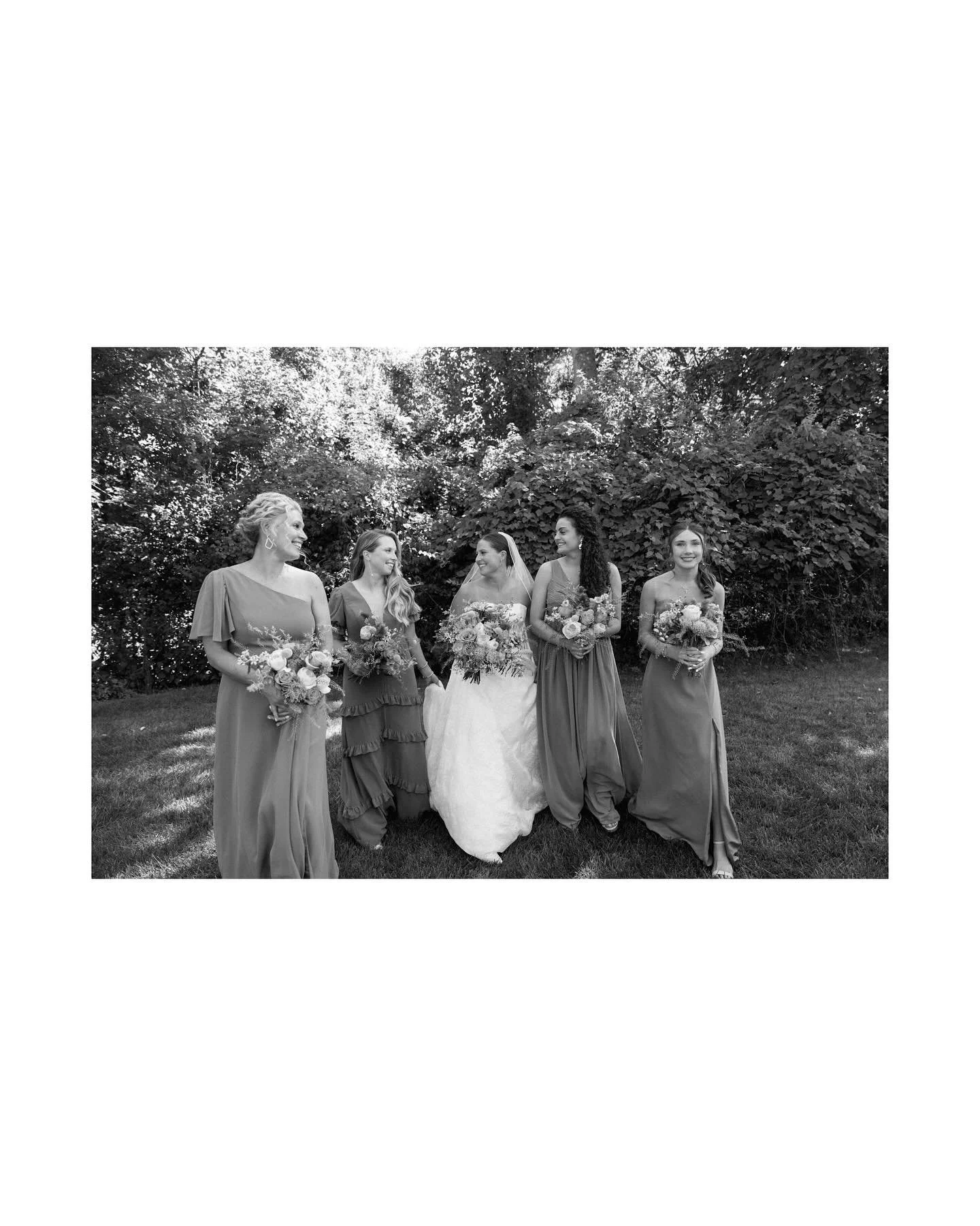 Bailey & her girls 🩷✨ We love all the sweet moments you spend with your loved ones. Your family, your best friends, your ride or die, and your chosen family. 🥹 we know how much these memories mean to you.