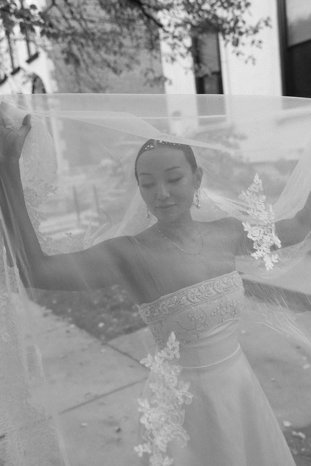 St. Louis Wedding Photographer The Marions Newlywed Portraits Lafayette Square Park