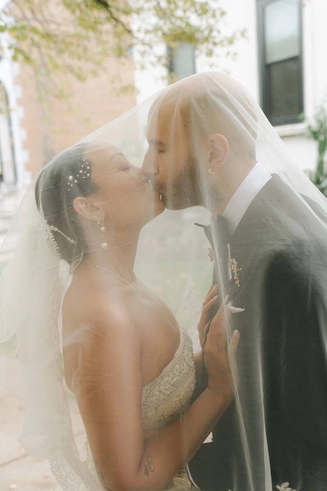 St. Louis Wedding Photographer The Marions Newlywed Portraits Lafayette Square Park