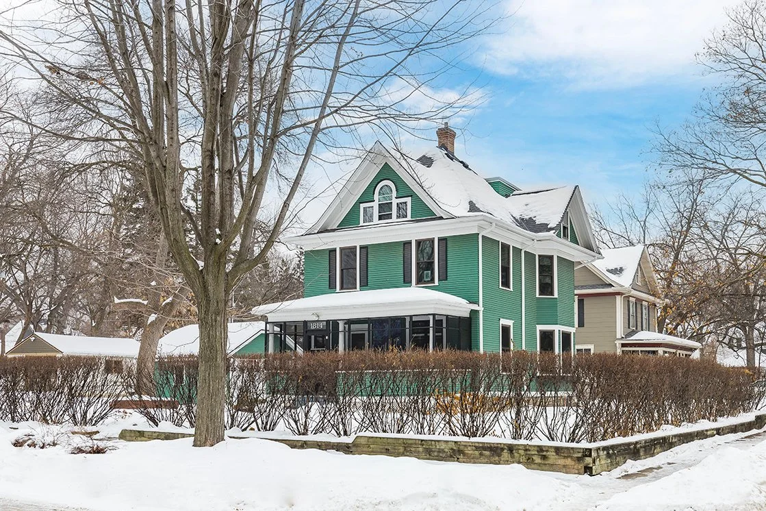 62  web_Main Photo Exterior.jpg