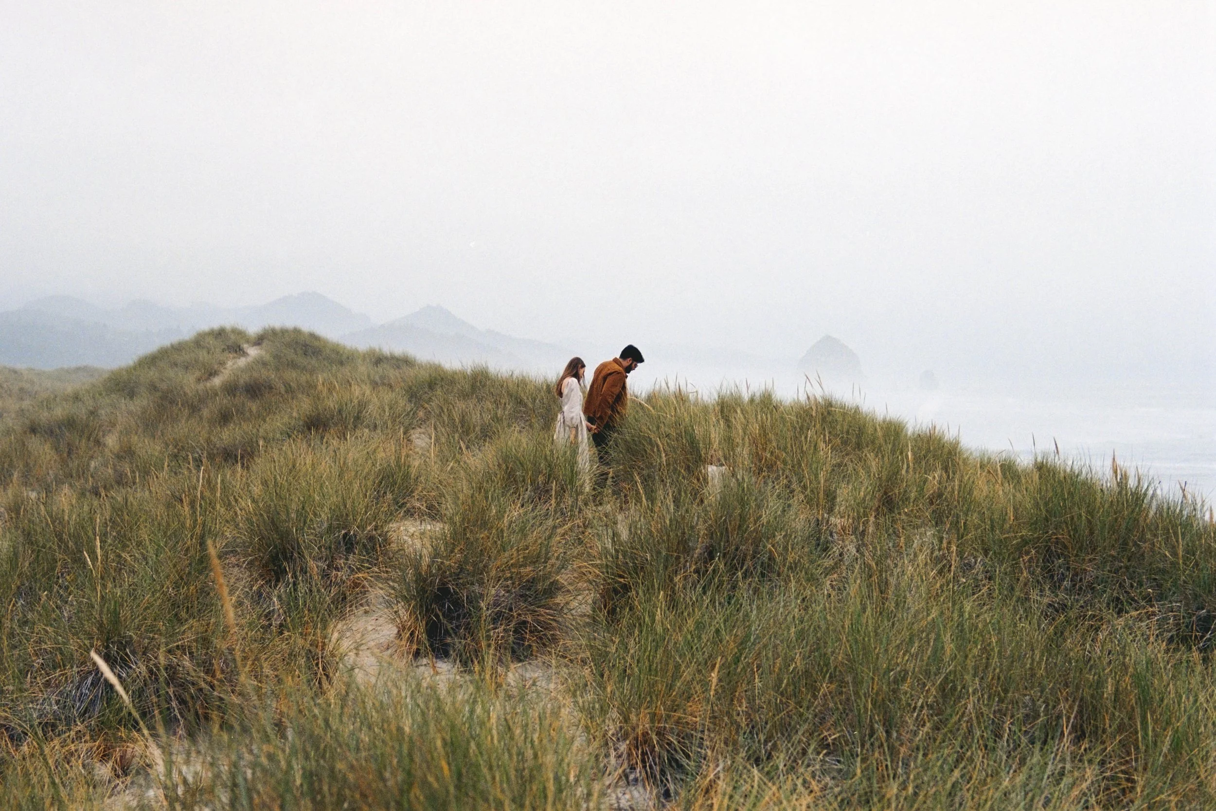 AN AUTUMN OREGON COAST COUPLES SESSION 