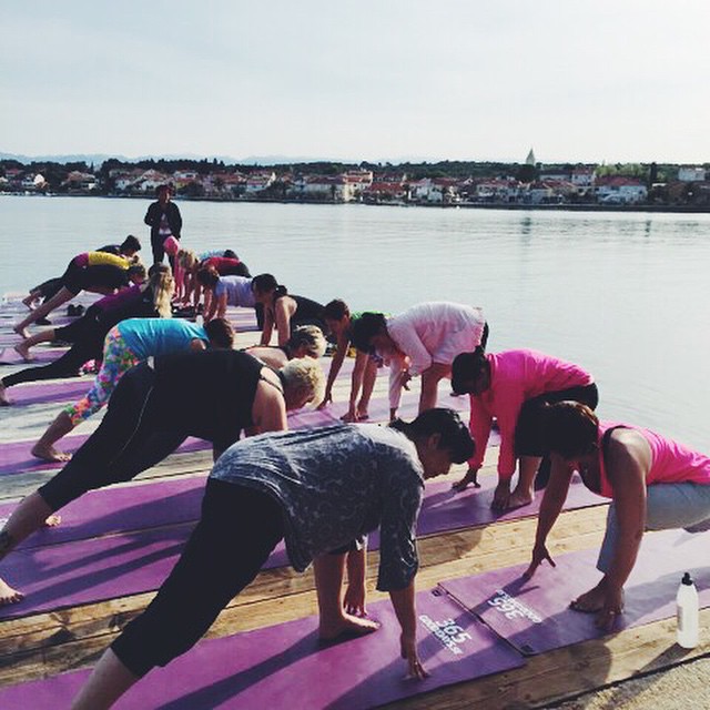 Morgon Yoga i Kroatien &auml;r b&auml;sta starten p&aring; en ny dag 💕