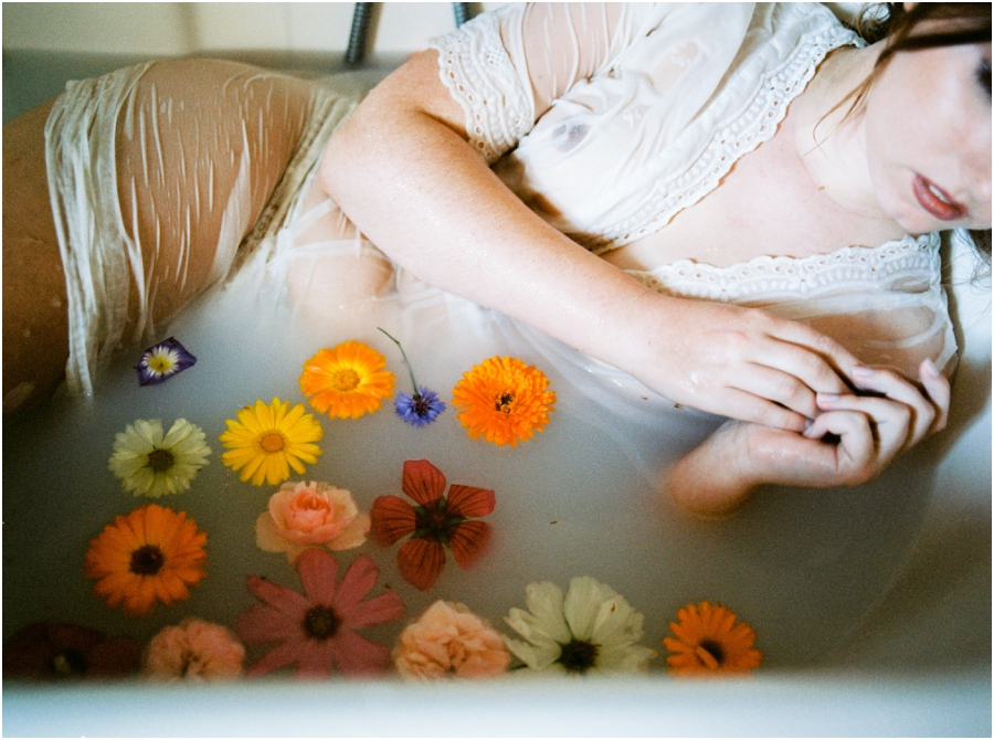 Siegrid Cain boudoir nude water sensual photography portrait woman in bathtub with flowers milkbath_0005.jpg