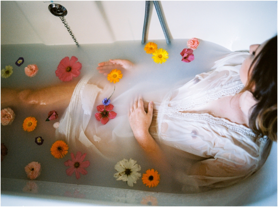 Siegrid Cain boudoir nude water sensual photography portrait woman in bathtub with flowers milkbath_0011.jpg