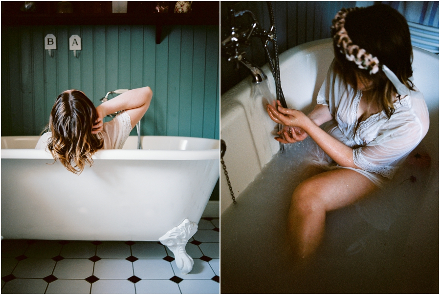 Siegrid Cain boudoir nude water sensual photography portrait woman in bathtub with flowers milkbath_0012.jpg